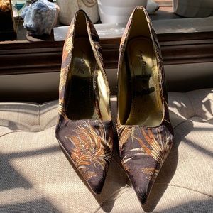 Anne Michelle pointed toe heels